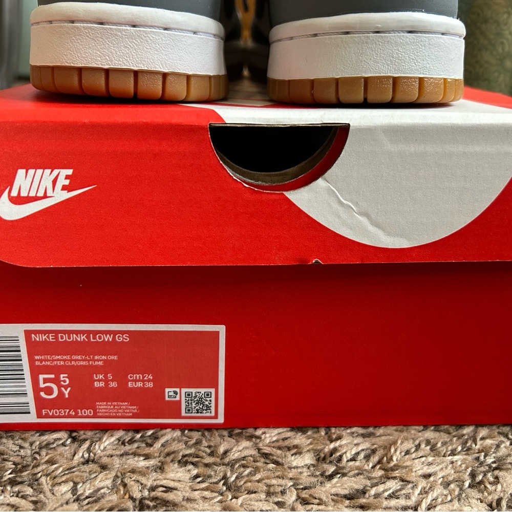 Nike Dunk Low - Picture 4 of 10